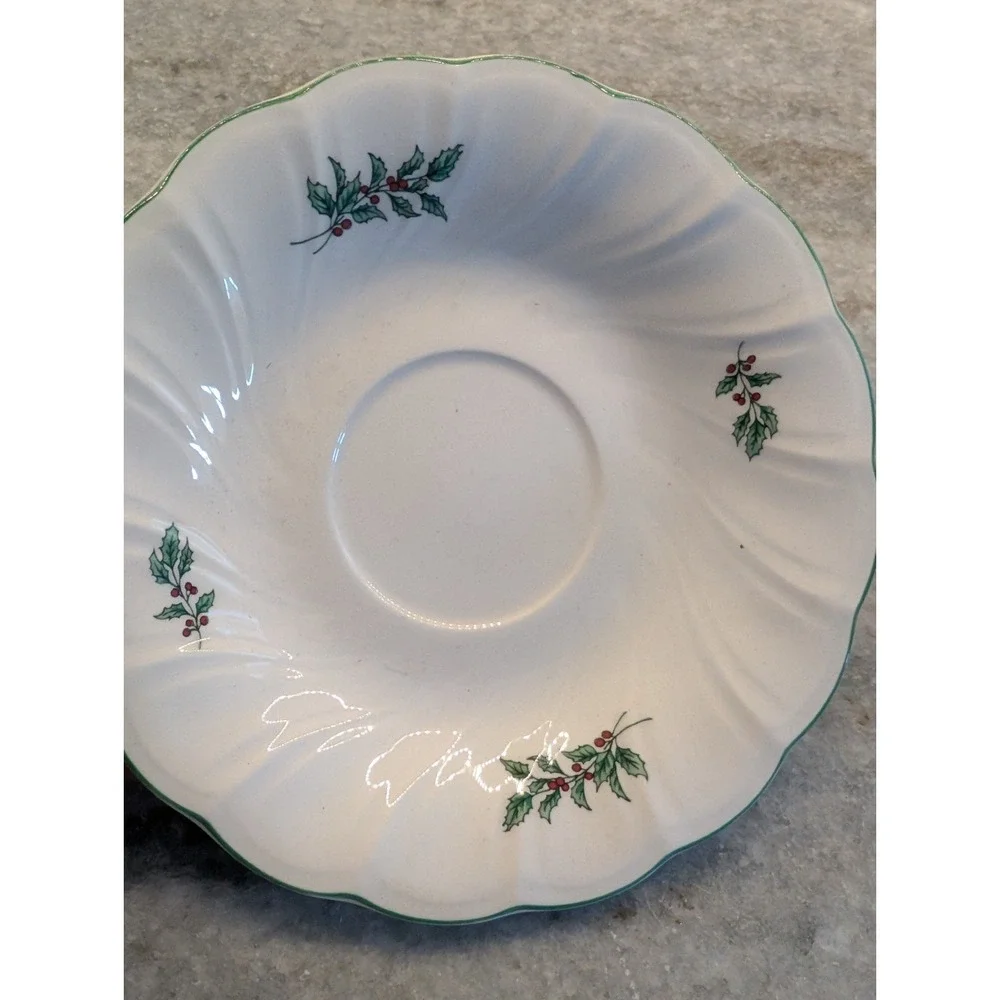 Vintage Nikko Christmas‎ Dinner Set: 4Plates, 4Teacups & Saucers, In Orig Box